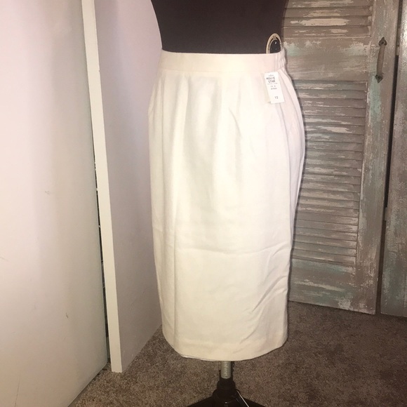 White - Picture 3 of 4